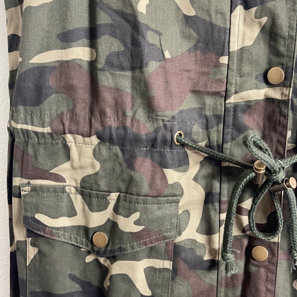 Women’s camo vest size medium - Picture 4 of 16